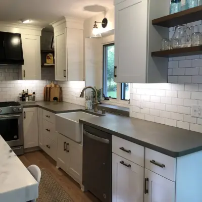DE Contracting, LLC - Flooring Installation Services in Cedarburg, WI