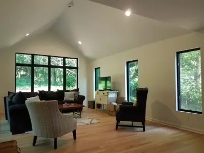 DE Contracting, LLC - Flooring Installation Services in Cedarburg, WI