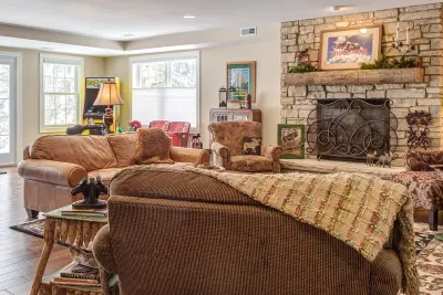 Lorrien Homes & Remodeling - Flooring Installation Services in Town And Country, MO