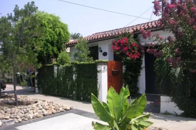 Artistic Design Concepts - Drought-Resistant Lawn Installation in Los Angeles, CA