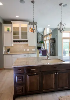 Lakeside Residence by Neighborhood Building & Remodeling Co.