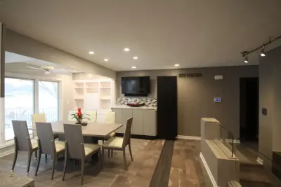 Contemporary Lakefront — Kitchen Remodeling project by Lincoln Cabinet