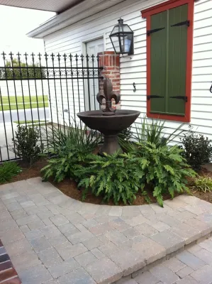 Lakeview Courtyard and Landscaping by Artscape Land Design
