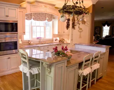 Classic Kitchen — Kitchen Remodeling project by Hartert-Russell