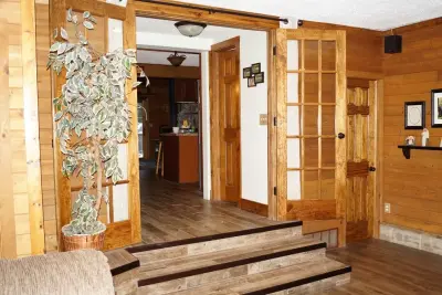 Lownds Enterprises LLC - Door Installation & Replacement in Muskegon, MI