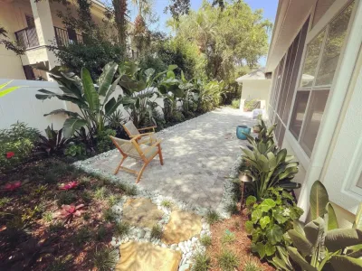 Gaud Residence : Ponte Vedra Beach by Serenoa Landscape Design