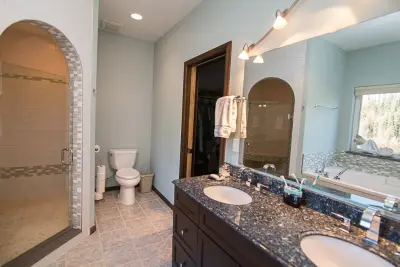 Evolyn Drive: Tailored Residence by Big Street Construction — Home Renovation & Remodeling Services project by Big Street Construction, Inc.