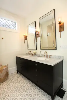 City Center Main Bathroom by Owners Choice Construction
