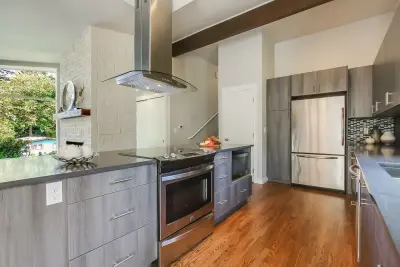 Edmonds Mid-Century Modern by Blue Water Design Build