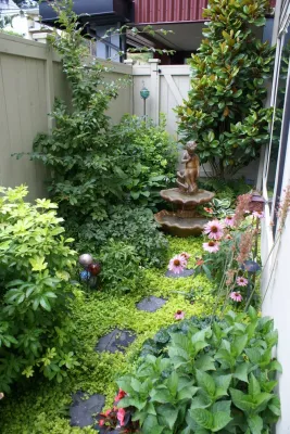 Queen Ann Courtyard by Terra Design
