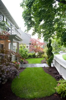 Queen Anne Traditional — Landscape Design project by Terra Design in Seattle