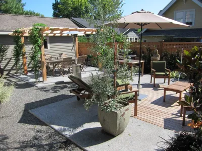 Cozy Irvington Back Yard — Landscape Design project by Becky Bourdeau Designs Inc in Portland