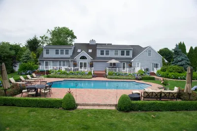 Landscaping and planting — Landscape Design project by The León Group, LLC