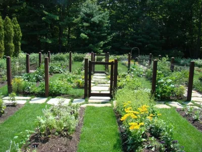 The Organic Gardener Ltd. - Garden Remodeling in Highland Park, IL