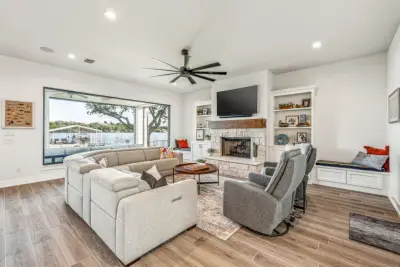 Granbury Lake Pleasure by Bohannon Design Team