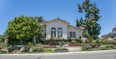 Del Mar garden street frontage — Landscape Design project by Torrey Pines Landscape Co., Inc in San Diego
