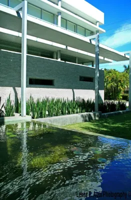 Green Modern by Bell Landscape Architecture Inc.