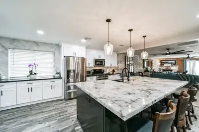 Contemporary Kitchen Renovation in Baytown Texas — Kitchen Remodeling project by Smart Remodeling LLC