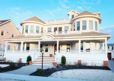 Bayfront Avalon — Custom Home Builders project by Bowman Walker Construction