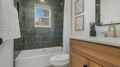 Avenue Revamp by Deer Hollow Construction & Development