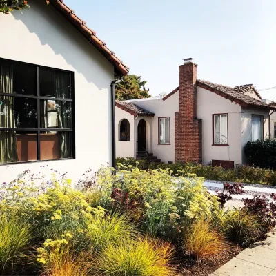 Berkeley Colors — Landscape Design project by Wildwood Landscapes + Design in Berkeley