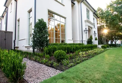 TRANSITIONAL FRONT YARD by Blount Designs