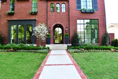 TRADITIONAL/TRANSITIONAL FRONT YARD by Blount Designs
