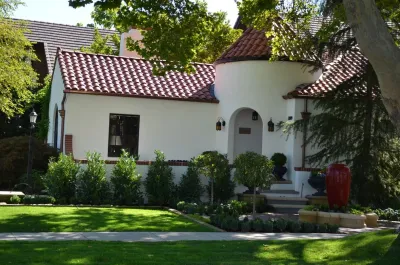 Private Residence - Bench Home with Ivy Design and Greg Bauer — Landscape Construction project by A To Z Sprinklers & Landscape, Inc.