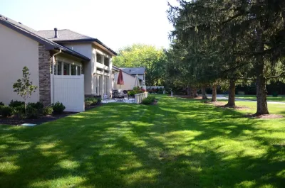 Hillcrest Courtyard Condominiums Design by Greg Bauer and Ivy Design — Landscape Construction project by A To Z Sprinklers & Landscape, Inc.
