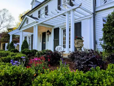 TRADITIONAL FRONT YARD LANDSCAPE by Blount Designs