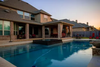Infinity Edge Spa with Geometric Pool — Custom Home Builders project by J.W. Neathery Custom Home Craftsman
