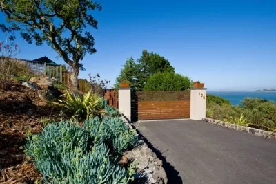 Front drive / entry — Landscape Construction project by Bon Terra Landscapes Inc. in San Rafael