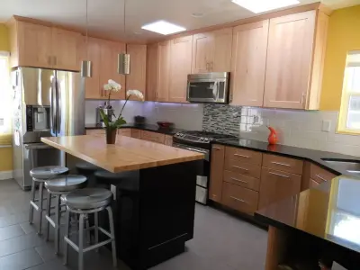 Ridgecrest Modern Kitchen by Habitation Inc