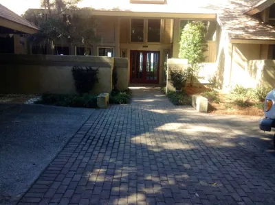 Carolyn's Landscapes Portfolio — Landscape Construction project by Carolyn's Landscaping, Inc. in Hilton Head Island