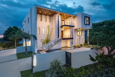 Harbor Acres Modern by BORDEN Landscape Design