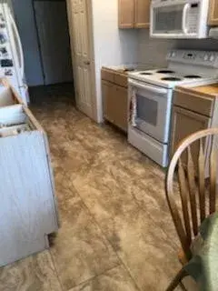 Kitchen Vinyl Renovation — Carpet Installation project by Columbia River Interiors