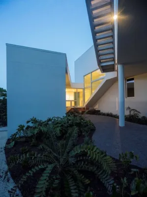 Venice Beach Modern — Landscape Design project by BORDEN Landscape Design in Venice