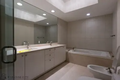 Oceania Five — Kitchen Remodeling project by Paradise City