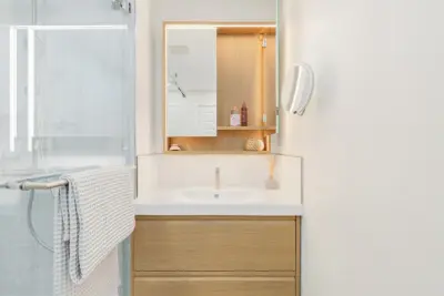 Redmond Main Suite Bathroom and Walk-in Closet — Kitchen Remodeling project by Elevated Home Remodel