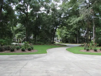 Traditional Curb Appeal Landscape by Creative Landscapes, Inc.