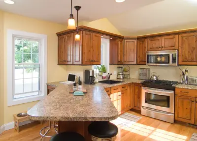 Country-style Kitchen — Kitchen Remodeling project by Distinctive Innovations, Inc.