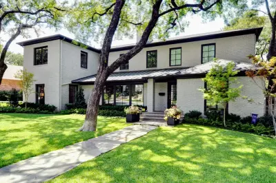 Contemporary Bungalow — Custom Home Builders project by Braswell Homes Inc