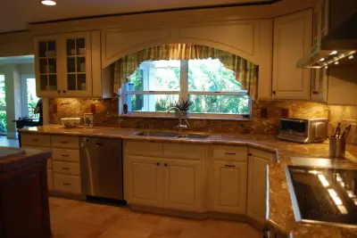 Classic Kitchen in Hammock Oaks Coral Gables — Kitchen Remodeling project by Eleet Fine American Cabinetry