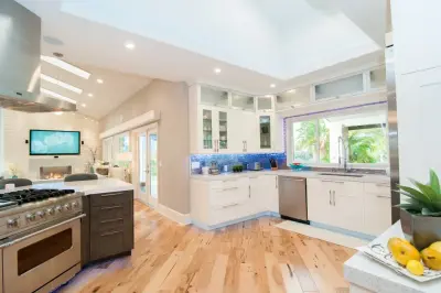 Bright Modern Kitchen in Rancho Bernardo, CA — Kitchen Remodeling project by Kaminskiy Design And Remodeling