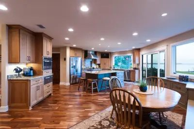 DE Contracting, LLC - Flooring Installation Services in Cedarburg, WI