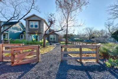Hyde Park - Austin, TX — Landscape Construction project by Fertile Ground Organic Gardens