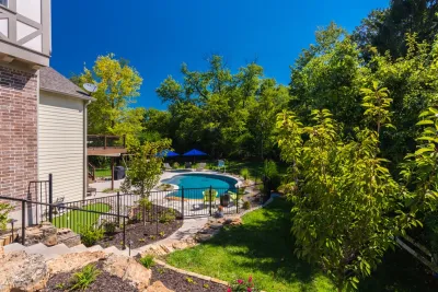 Flora Design and Landscape - Garden Remodeling in Chesterfield, MO