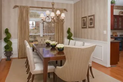Sophisticated dining by Gavin Design
