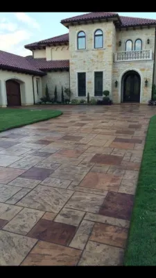Dallas Drive Way by Grayscape Landscape & Design LLC