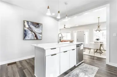 Oak Avenue by House Of Sleek